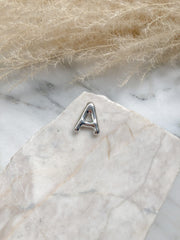 CADENA LETRA GLOBO PLATEADA